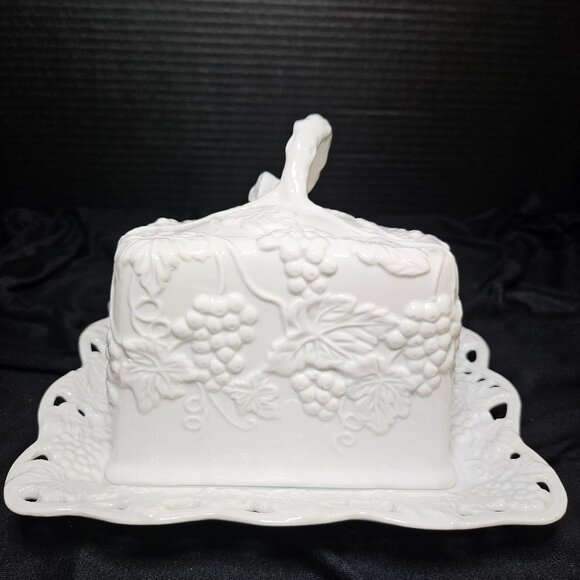 Elegant White Porcelana Large Porcelain Butter/Cheese Dish Raised Grapes Design - Picture 4 of 12